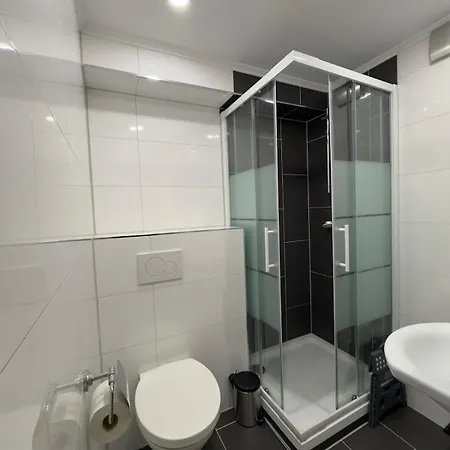 J&l Flat With Pool In 拜尔斯布龙