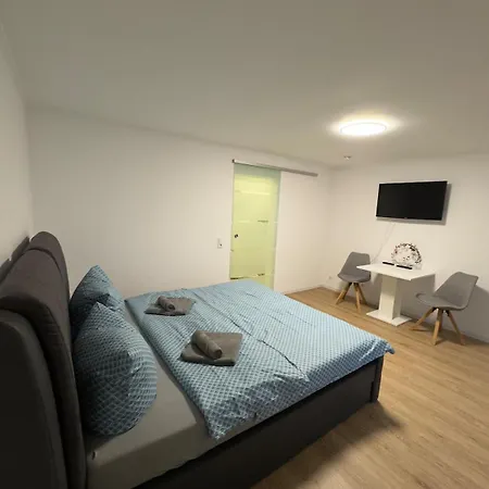 J&l Flat With Pool In Apartment
