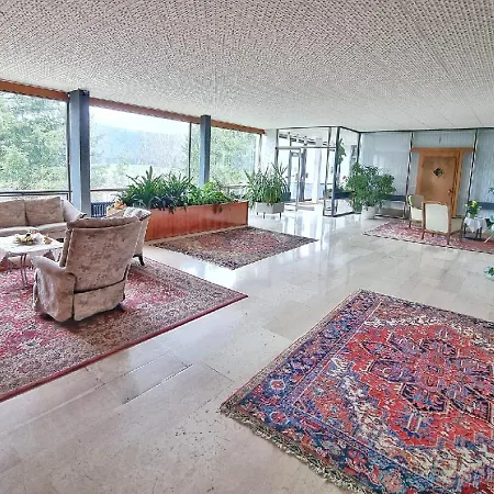 J&l Flat With Pool In