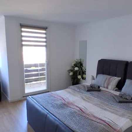 J&l Flat With Pool In 公寓