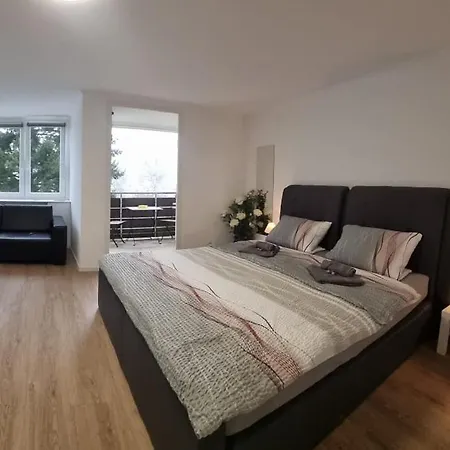 J&l Flat With Pool In 拜尔斯布龙