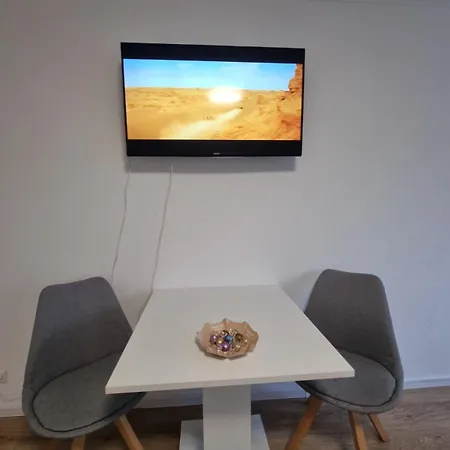 J&l Flat With Pool In