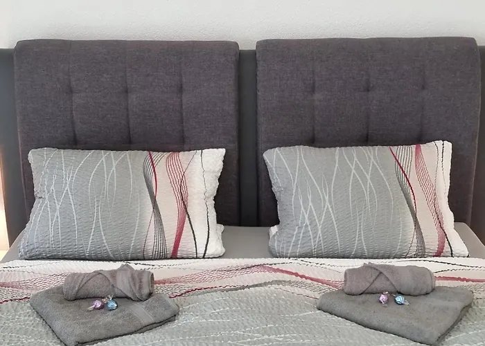 J&l Flat With Pool In