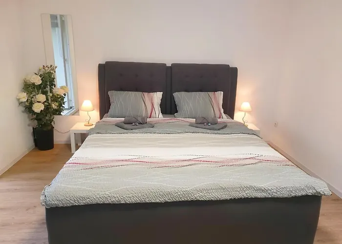 J&l Flat With Pool In